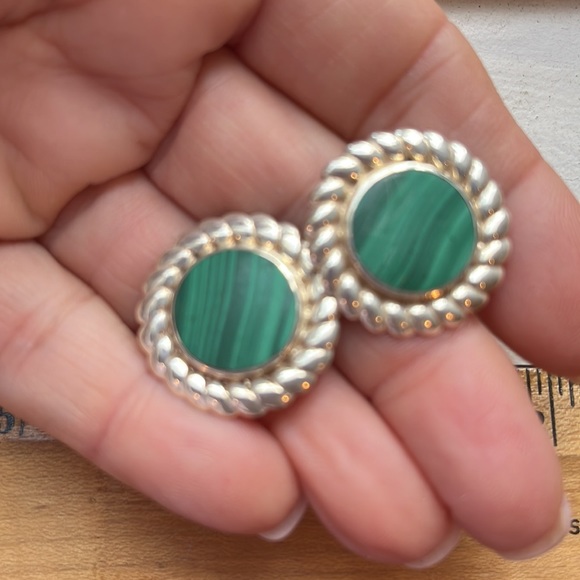 Silver and malachite earrings - Picture 7 of 9